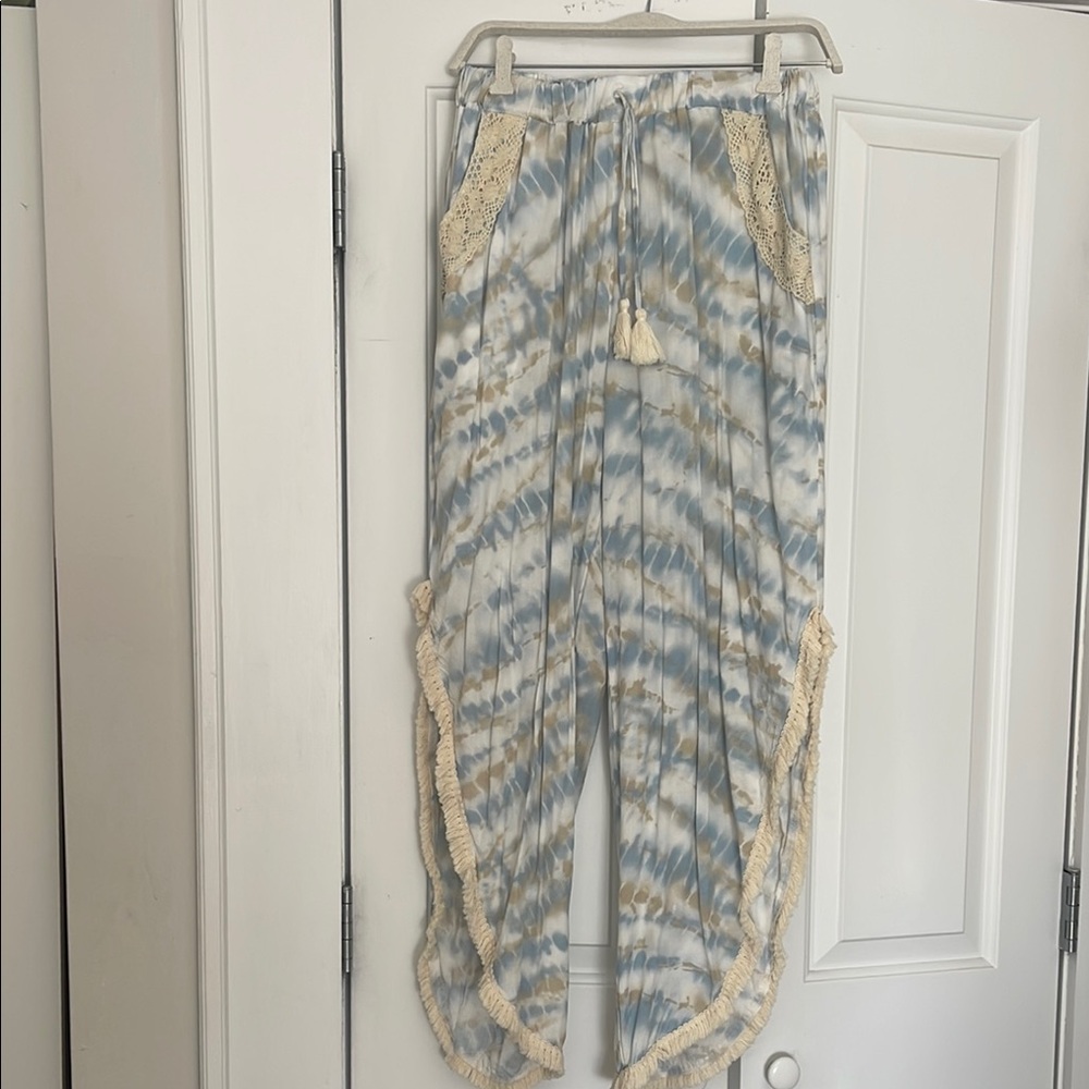 Surf Gypsy Blue and Cream Tie-Dye Cropped Pants